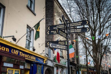 Galway-Signposts-Neachtains-220